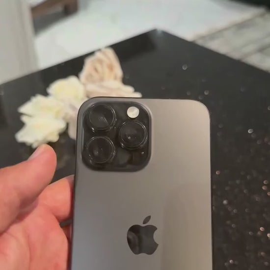Video: eigen foto met één NFC-tik op het E-Ink scherm van het iPhone-hoesje zetten